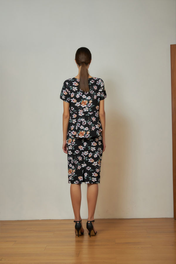 Reversible Basic Blouse II with black floral prints and solid beige