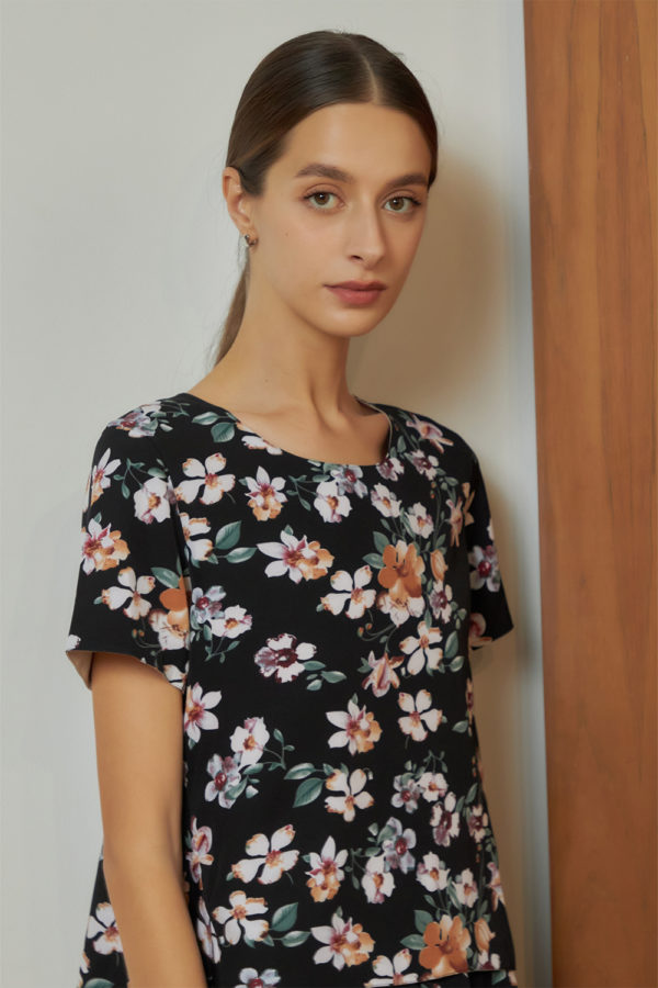 Reversible Basic Blouse II with black floral prints and solid beige