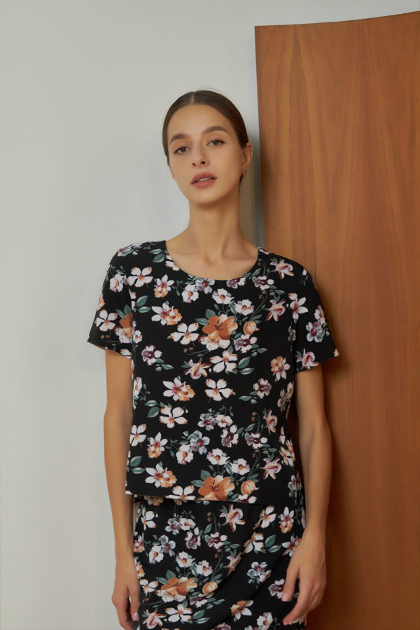 Reversible Basic Blouse II with black floral prints and solid beige