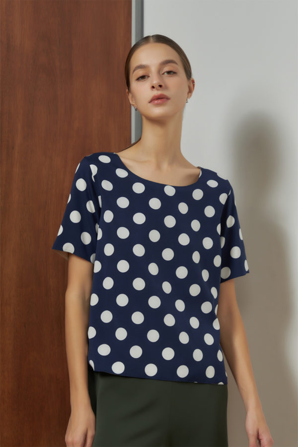 Reversible Basic Blouse I with navy polka dots and solid beige