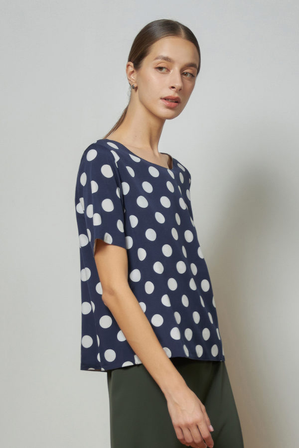 Reversible Basic Blouse I with navy polka dots and solid beige