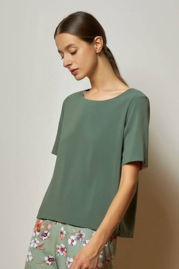Reversible Basic Blouse I with bw polka dots and light green (reverse side)