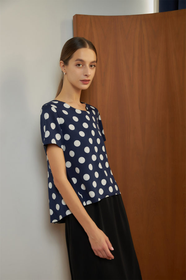 Reversible Basic Blouse II with navy polka dots and black