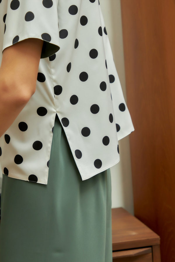 Reversible Basic Blouse I with bw polka dots and light green
